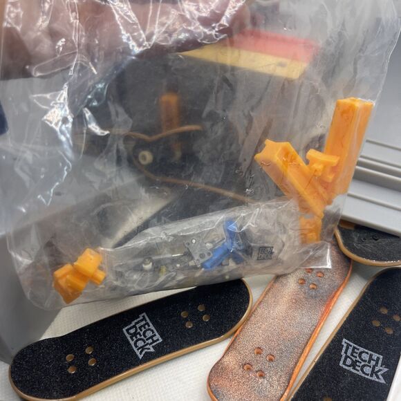 Lot Of 14 Tech Deck fingerboards 4 Complete Plus Stickers Tools Supplies & Ramps - Picture 10 of 13